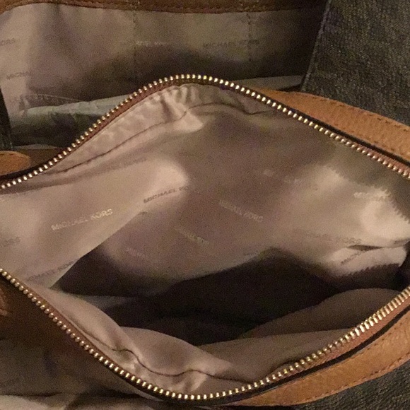 MICHAEL KORS” beautiful bag🌹💐🌹 - Picture 6 of 6